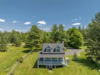 North House - Lovely Lac-Brome 3 Bedroom Lakefront Cottage