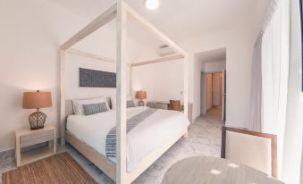 Penthouse w Jacuzzi Incl at Lake View