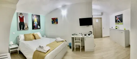 'a Room De' Scugnizzi Отели рядом с достопримечательностью «Porto di Napoli»