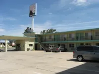Motel 8 Willcox - parking