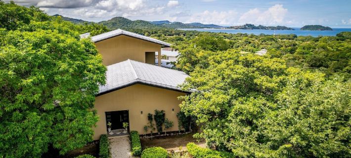 Nostalgic Retro Home on Luxurious Lot with a Private Infinity Pool and Ocean Views Hotels in Potrero