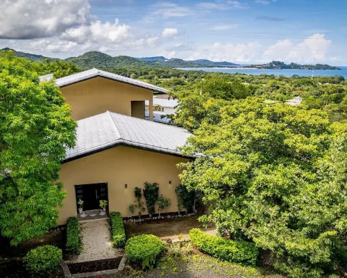 Nostalgic Retro Home on Luxurious Lot with a Private Infinity Pool and Ocean Views Hotels in Potrero