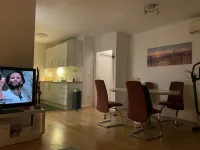 Large Modern 75m2 Flat and Free Parking Hotels in Samobor