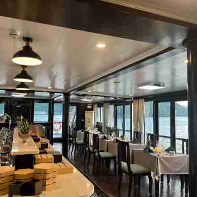 Lily Cruise Dining/Meeting Rooms
