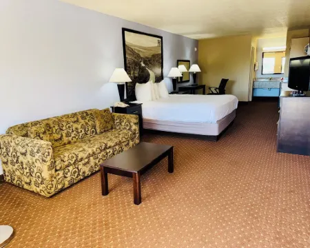 Hill Country Inn & Suites - New Braunfels / Gruene Hotels in Comal County