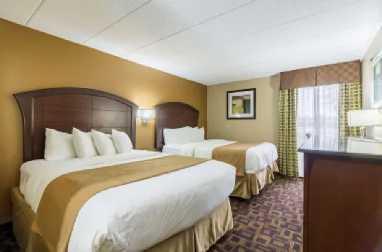 Quality Inn & Suites Arden Hills - Saint Paul North のホテル