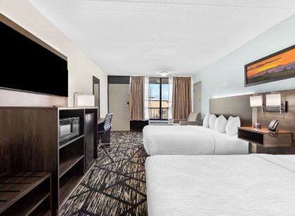 Clarion Inn & Suites Near the Leconte Center Pigeon Forge