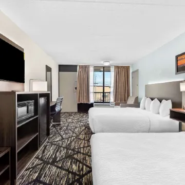 Clarion Inn & Suites Near the Leconte Center Pigeon Forge