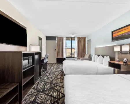 Clarion Inn & Suites Near the Leconte Center Pigeon Forge Hotels in Pigeon Forge