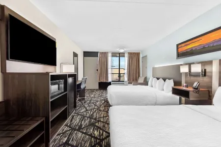 Clarion Inn & Suites Near the Leconte Center Pigeon Forge