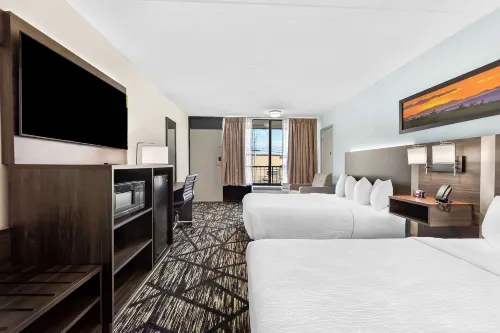 Clarion Inn & Suites Near the Leconte Center Pigeon Forge