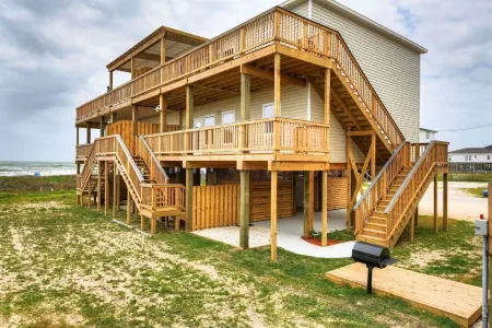 Turtle's Pace -Beachfront Condo