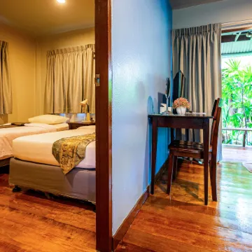 Baan Klang Aow Beach Resort Hotels near Wat Thang Sai