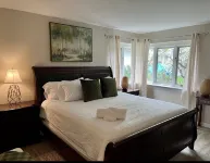 Enchanting Garden home,  Cozy yet spacious. 펜 스테이트 애빙턴 주변 호텔