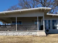 Cozy 2 Bed 2 Bath Lake Front Cottage Hotels in Cleora