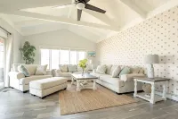 NEW! Private Pool Large Family Home / 6 Bedrooms 4 Baths / Grilling Patio - Homestays