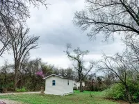 Cozy Serene home off 55 Queen Bed Smart TVs Wifi Secluded Nice View With Coffee