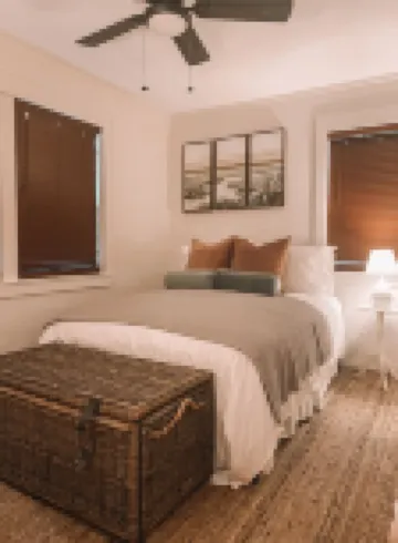 Cozy hub cottage in downtown Hattiesburg. Sleeps 4