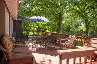 “Private 3-Bed Cabin Near Geneva Lake – Walk to Dining & Beach”