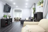 Close to Wisconsin Dells freshly renovated home in Baraboo! Hotels in Baraboo