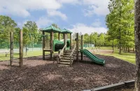 - NEWLY RENOVATED - cabin in gated, mountain community ~ sleeps 6 ~ wifi