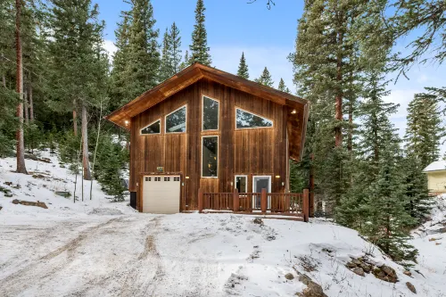 Direct Creek Access and Stunning Forest Views - Tranquil Secluded Cabin Hotels in Saint Mary's