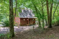 Wood-Burning Fireplace and Toccoa River Views - Enchanting Cozy Haven