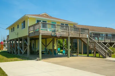 Surf Shack on DuneWay-EV Charger & steps to Beach!