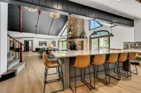 River Front, Hot Tub, Game Room & Theater - Stunning Tranquil Oasis