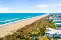 Third-Floor Ocean-View Condo Overlooking Courtyard w/Private Balcony, Free WiFi Hotels near Oceanana Pier & Pier House Restaurant