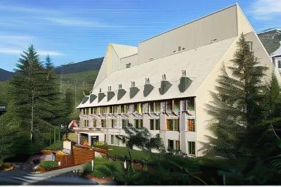 Mountain Side Hotel Whistler by Executive
