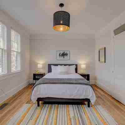 Spacious Living Area and Full Kitchen - Charming Vintage Escape Rooms