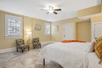 Charming Historical Retreat with Modern Comforts - Delightful Escape