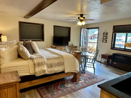 Open Floor Plan and Grassy Area - Charming Escape