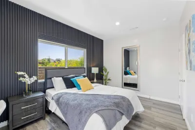 Chic Retreat - Stylist Home Conveniently Equipped-Yard, AC Hotels near Los Angeles County Sheriff - Temple City Station