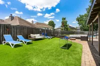 Indoor Theatre and Artificial Turf Oasis - Stylish Retreat