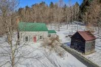 Breathtaking Riversides and Cozy Fireplace - Charming Rustic Oasis