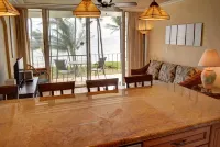 Top Floor, Oceanfront, Steps to Beach! Hotels in Kihei