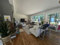 Charming Garden Retreat with Modern Design - Inviting and Tranquil