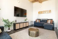 Spacious Loft with Smart TV and Gym - Charming Downtown Retreat