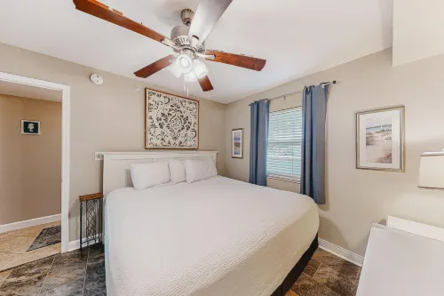 Waterfront Gem - Shared Pool, Beach Access, Free WiFi, Washer/Dryer & Central AC Hotels in Okaloosa Island