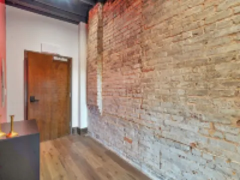 Charming 2-bedroom apartment with AC, WiFi in the Heart of Covington Square