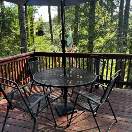 Cozy Lake House in Charming Roscoe: Your 3-Bedroom Getaway