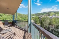 Elegant Design and Stunning Mountain Views - Luxurious Spacious Oasis