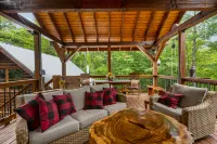 Charming Cabin with Hot Tub and Breathtaking Views - Inviting Mountain Retreat