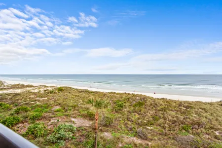 Spectacular Ocean View and Inviting Balcony - Charming Coastal Retreat