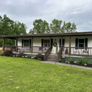 Grassy Meadow Getaway - HOT TUB!
