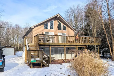Game Room and Hot Tub - Stunning Mountain Escape