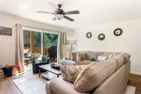 Luxurious Retreat - Game Room, Walk to Downtown, WiFi Hotels in Helen