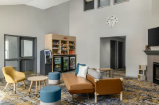 ทาวน์เพลซสวีทส์ บายแมริออท ดีทรอยต์ เดียร์บอร์น โรงแรมในเดียร์บอร์น